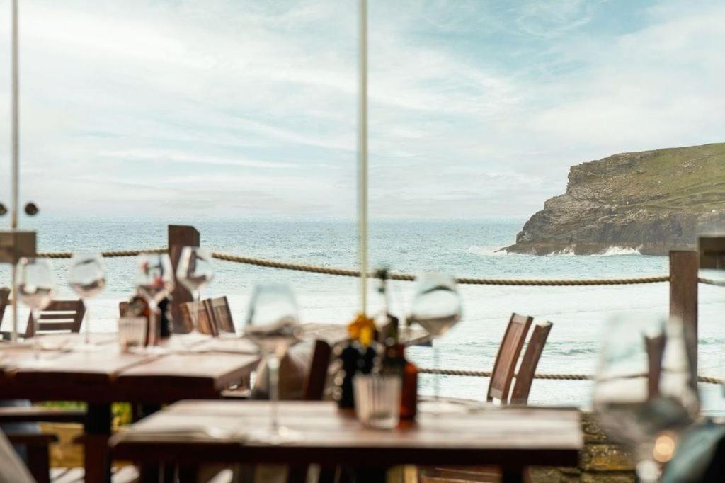 Port William Inn Тинтажель Экстерьер фото