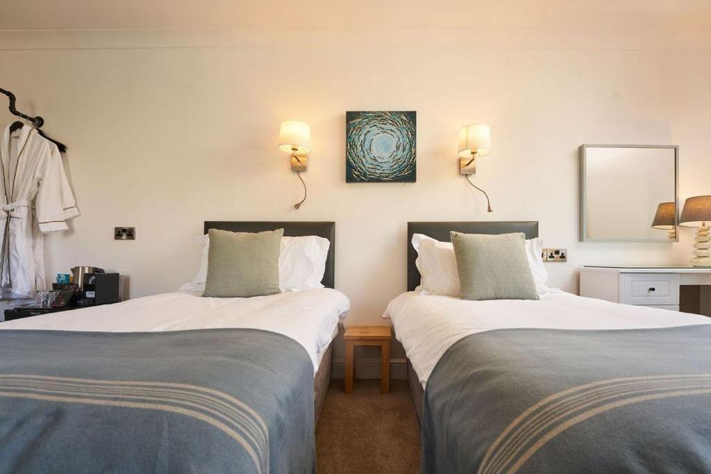 Port William Inn Тинтажель Экстерьер фото