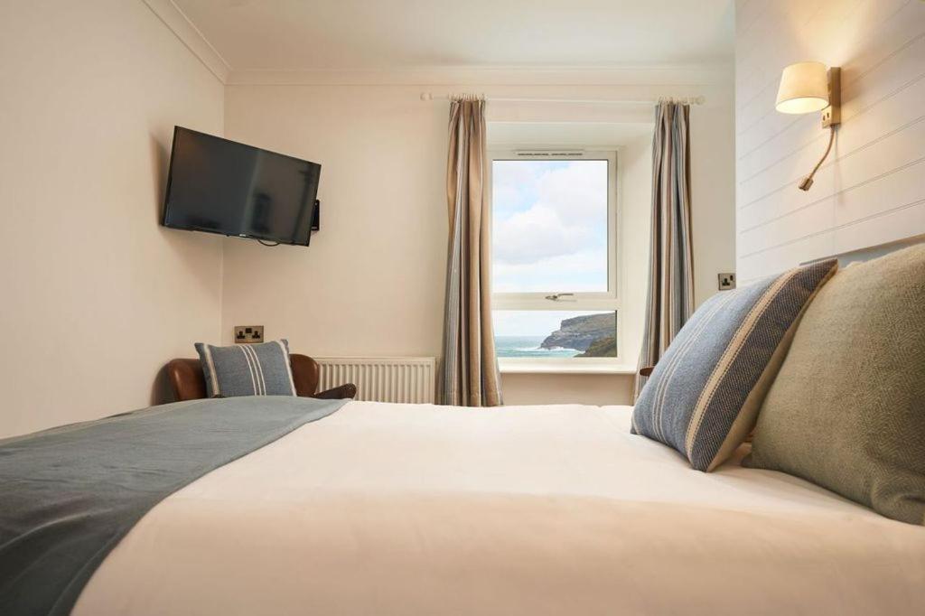 Port William Inn Тинтажель Экстерьер фото