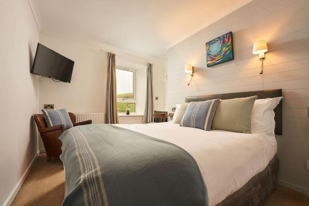 Port William Inn Тинтажель Экстерьер фото
