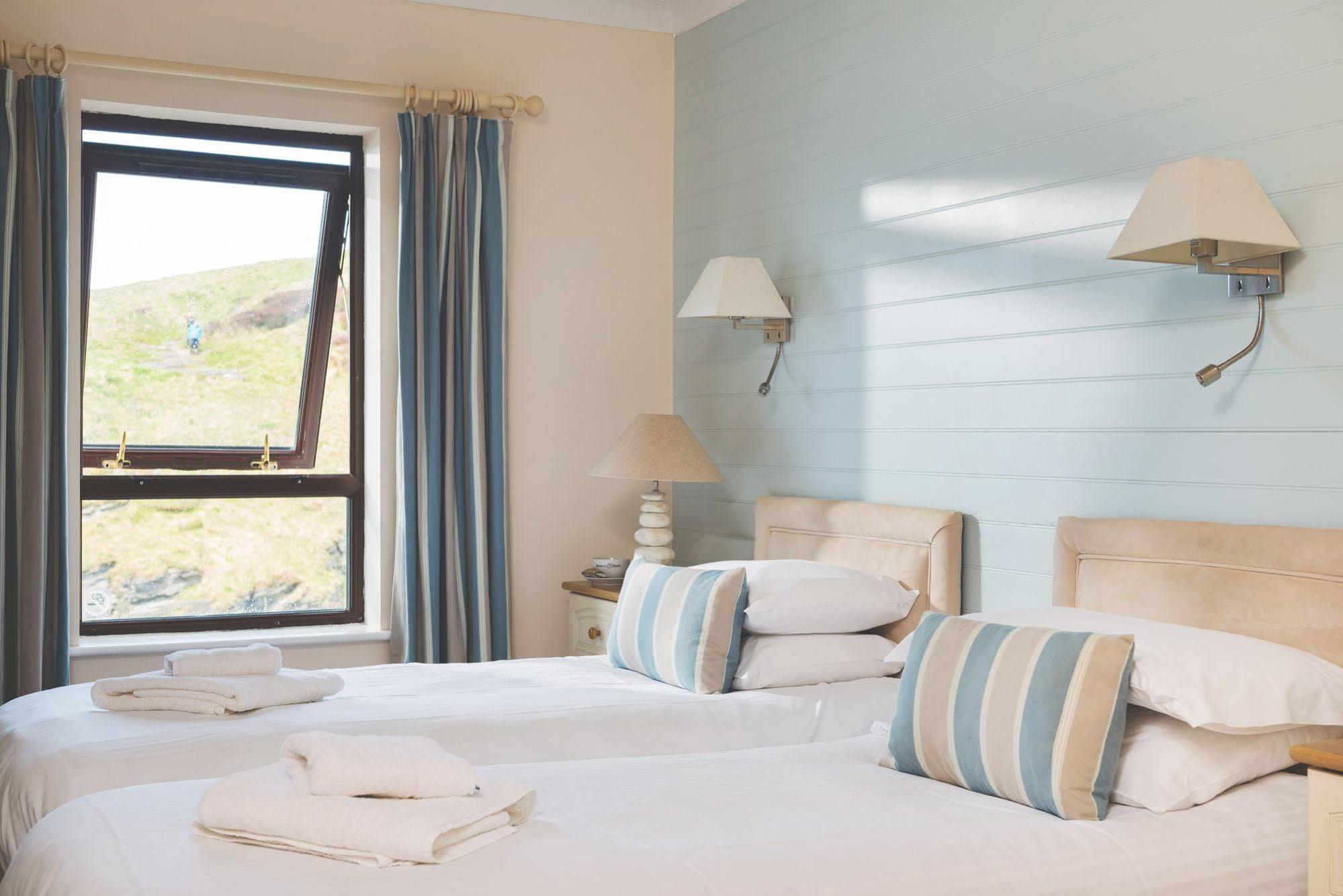 Port William Inn Тинтажель Экстерьер фото